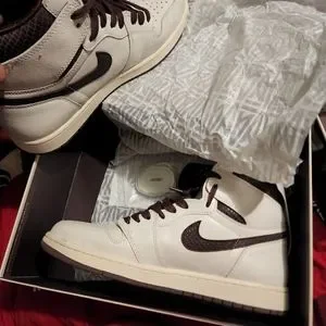 I\'m selling my shoes they too big How to Wear Shoes That Are Too Big: Best Products & Hacks main image 4
